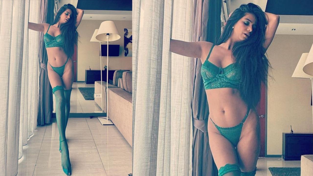 Poonam Pandey bikini pics 