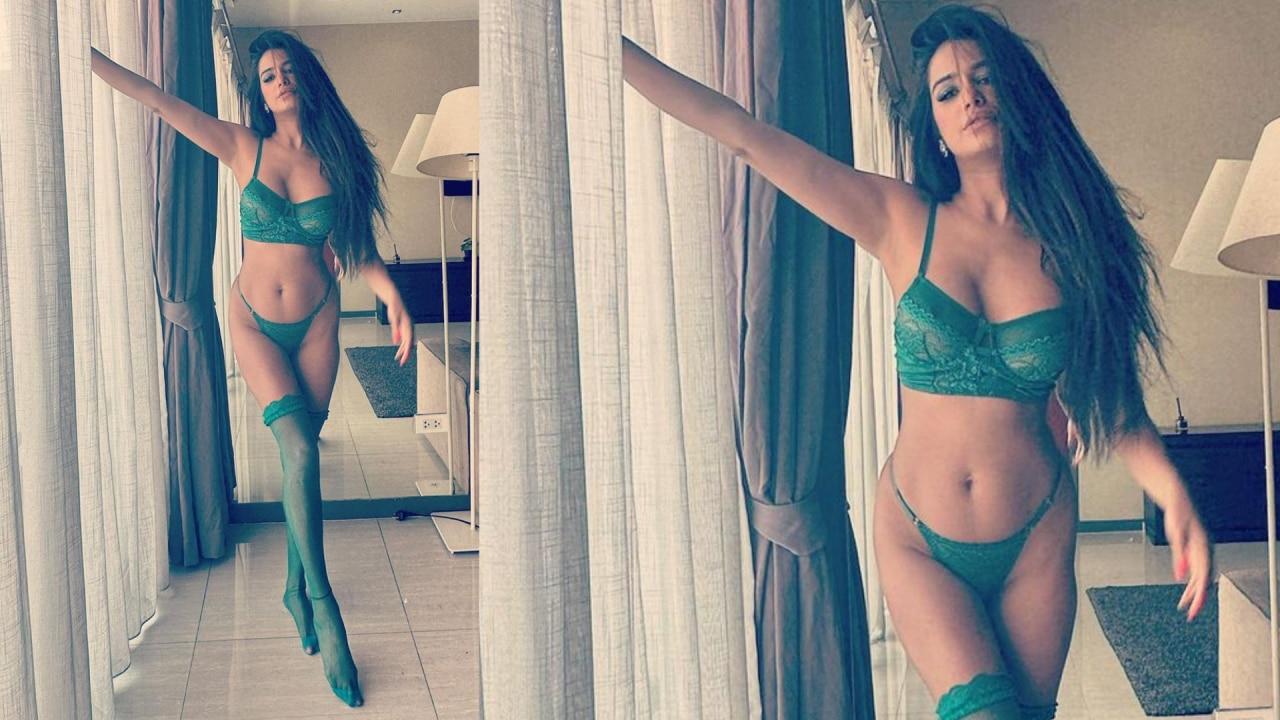 Poonam Pandey sizzles in Bikini 