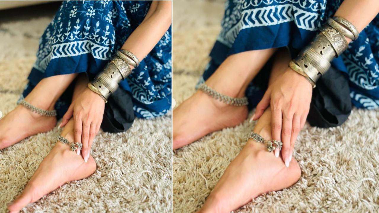 Mouni Roy wear Anklets