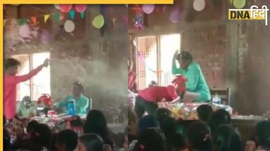 Teacher Viral Video: गुस्से में बैठे मास्टर जी पर बच्चों ने स्प्रे किया फोम, फिर जो हुआ, वो देखकर लोग बोले 'अब मना टीचर्स डे'