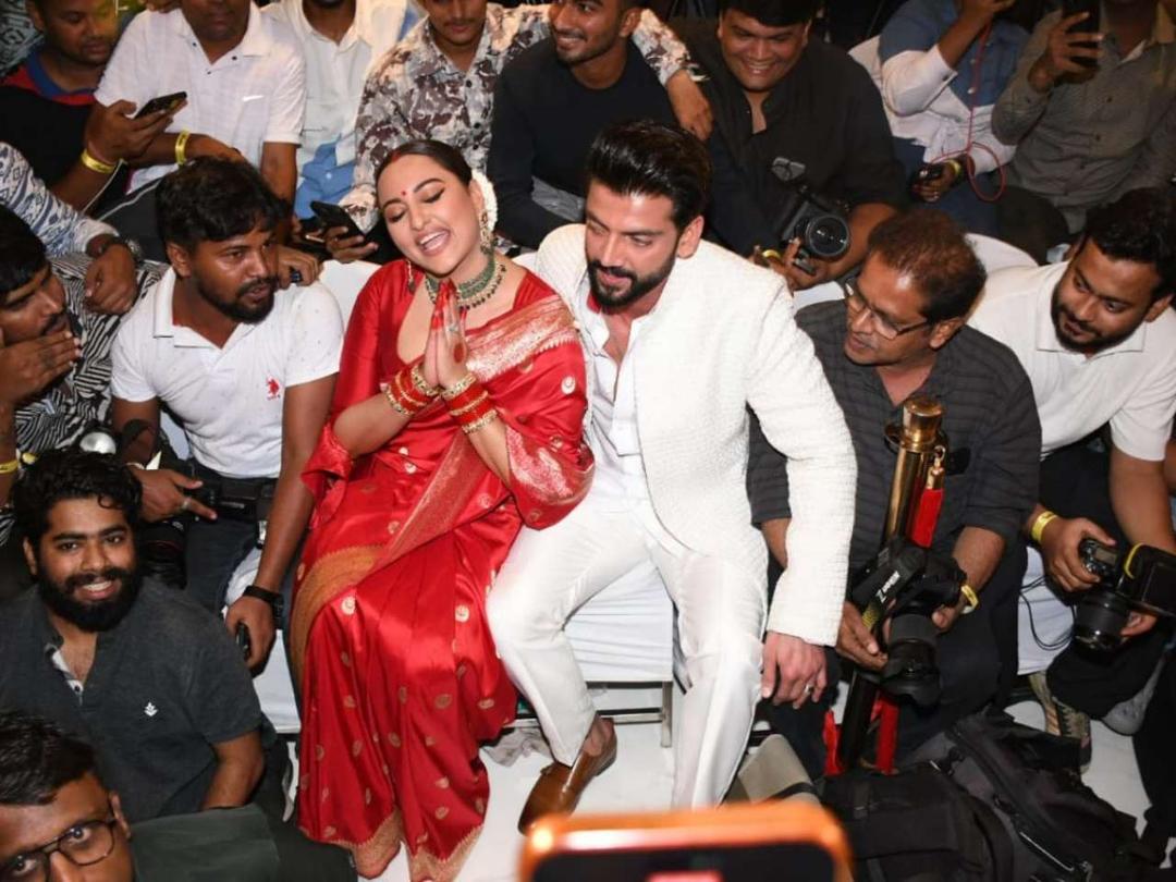 Sonakshi Sinha and Zaheer Iqbal celebrate their new beginnings with paps