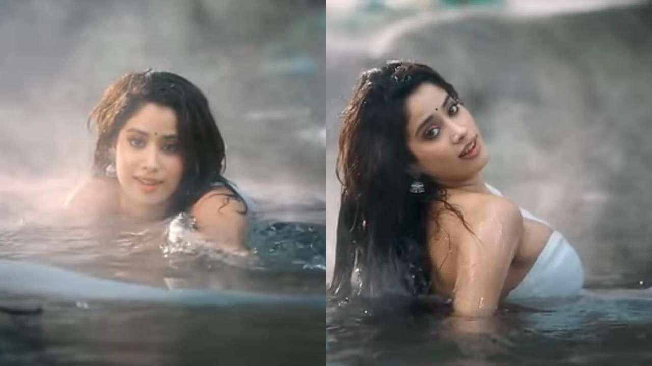 Janhvi Kapoor sizzles in Devara