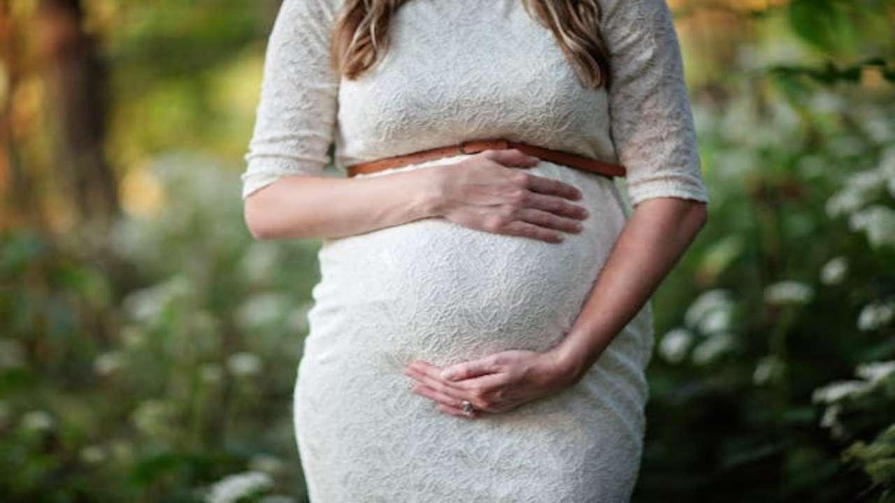 Pregnant woman should take bath immediately